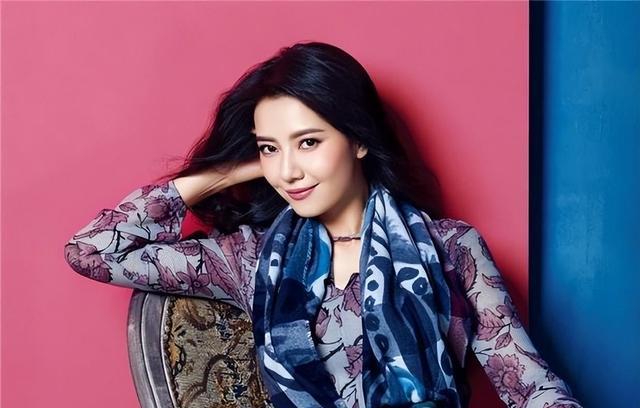 裸替一天8000元，床戏、吻戏都是真的，揭秘20万群演的真实情况！