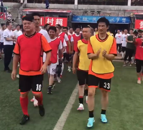 村超爆火!中国香港明星足球队来袭,陈百祥乐开花,仍等待审批