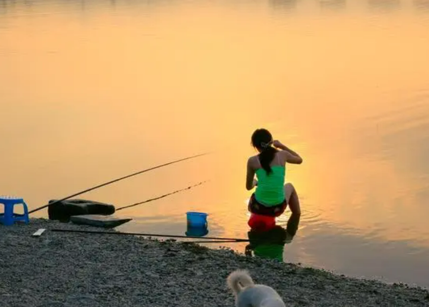 小米|在垂钓过程中，可以在自己的浮漂上适当地做一些动作