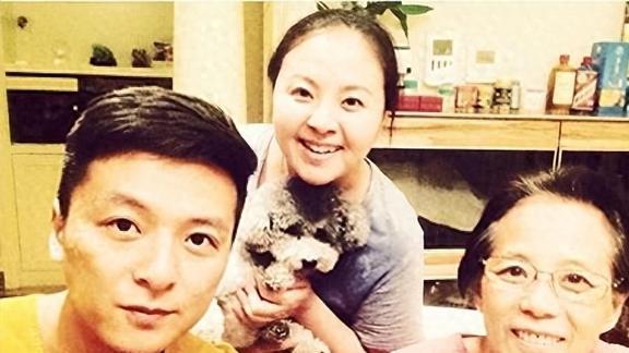 顶级妈宝男：所有姻缘全被亲妈拆散，44岁无人敢嫁难过到崩溃大哭