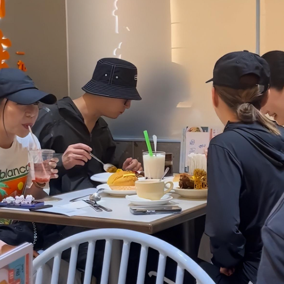 何超莲与窦骁的婚姻，是否走到了尽头，真实与猜测的边界徘徊