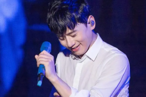 张杰广州演唱会互动遭重点关注，涉嫌不当用语，引发负面风波