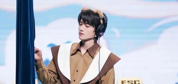 |王牌对王牌8:贾玲姐真的要走了吗?留下腾哥独自耍牌,网友:别走啊