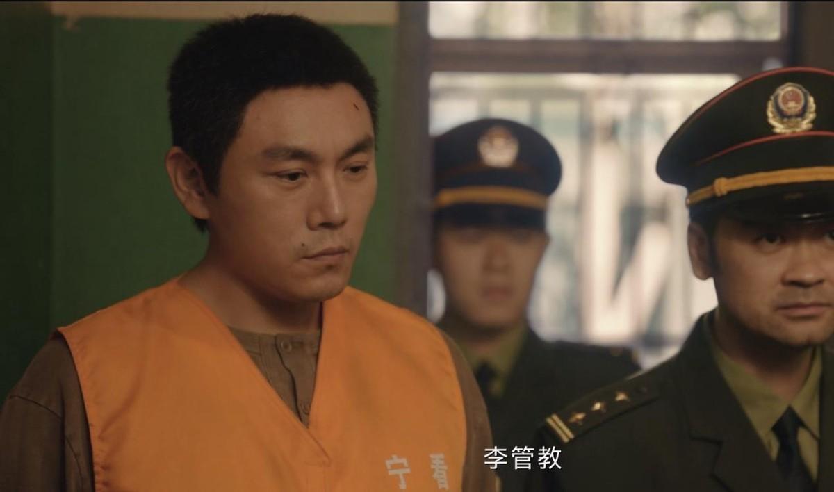 苦等一整年,秦昊《三大队》终于能播了但这AI换脸也太假了吧