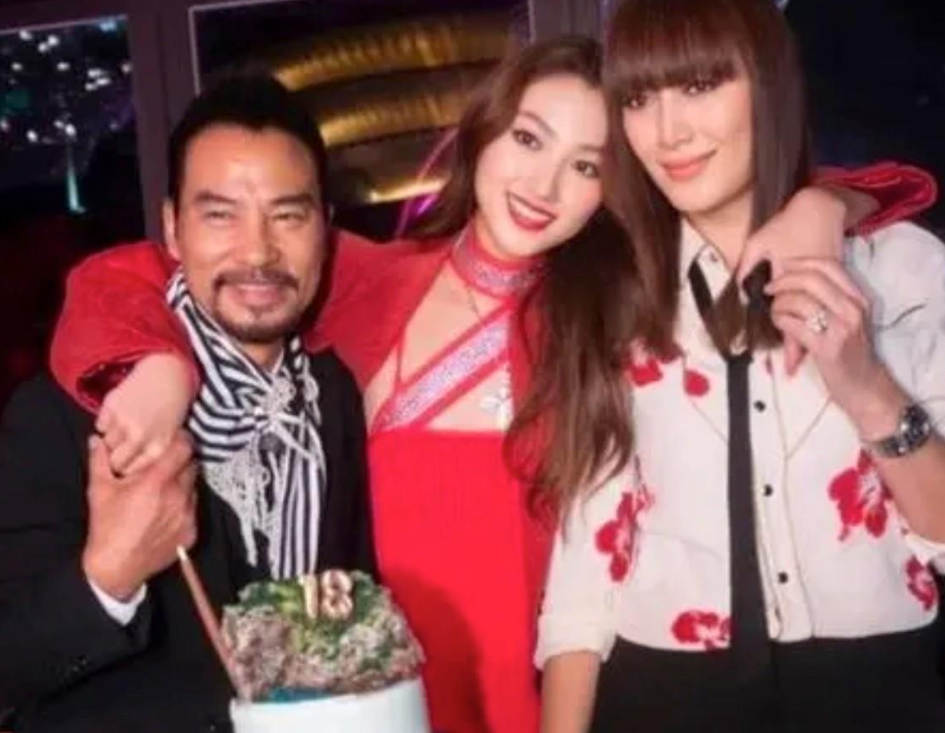 任达华女儿太早熟！19岁身高近1米8，五官神似“年轻版李嘉欣”