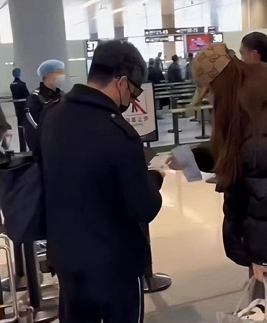 李湘前夫王岳伦,老牛吃嫩草,找了个跟自己女儿年纪相仿的小姑娘