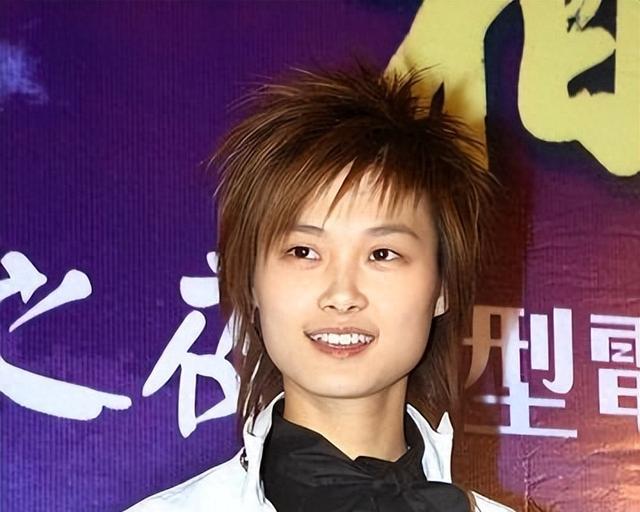 表面红得发柴，却拿不出一首像样的代表作，这7位明星实在太尴尬