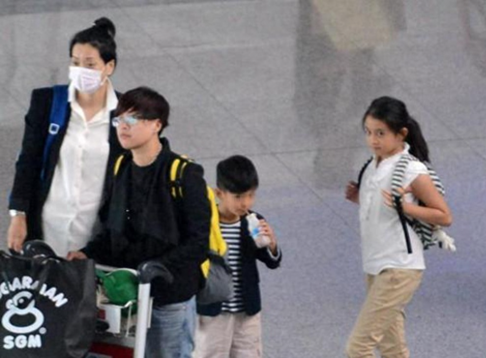 毛阿敏近照,瘦成骨头人,中植系爆雷,毛阿敏及时切割,有智慧啊