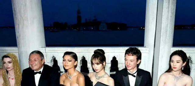 LV三公子和Lisa同框疑似恋情,刘亦菲和赞达亚也在场,引发猜测