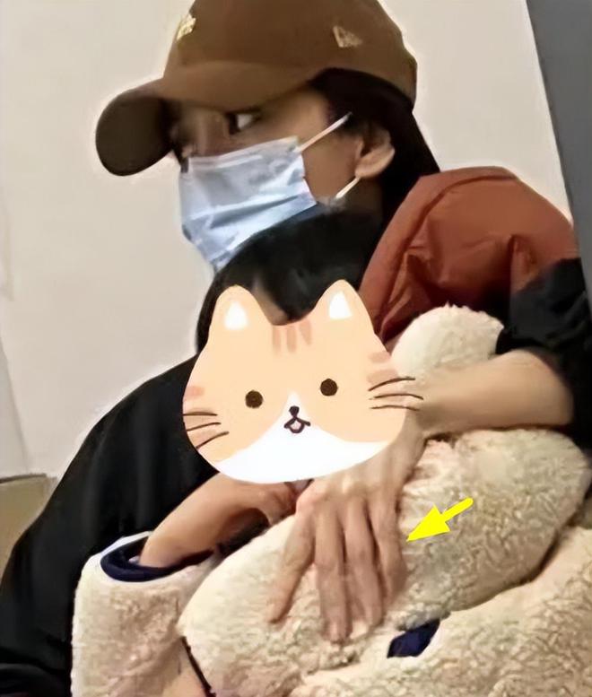 黄晓明出国游玩，Baby独自带儿子看病，状态憔悴像刚哭过！