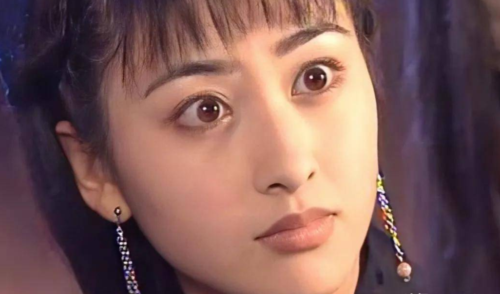 她是军艺校花，被张铁林玩到不能生育，最终嫁给香港知名演员