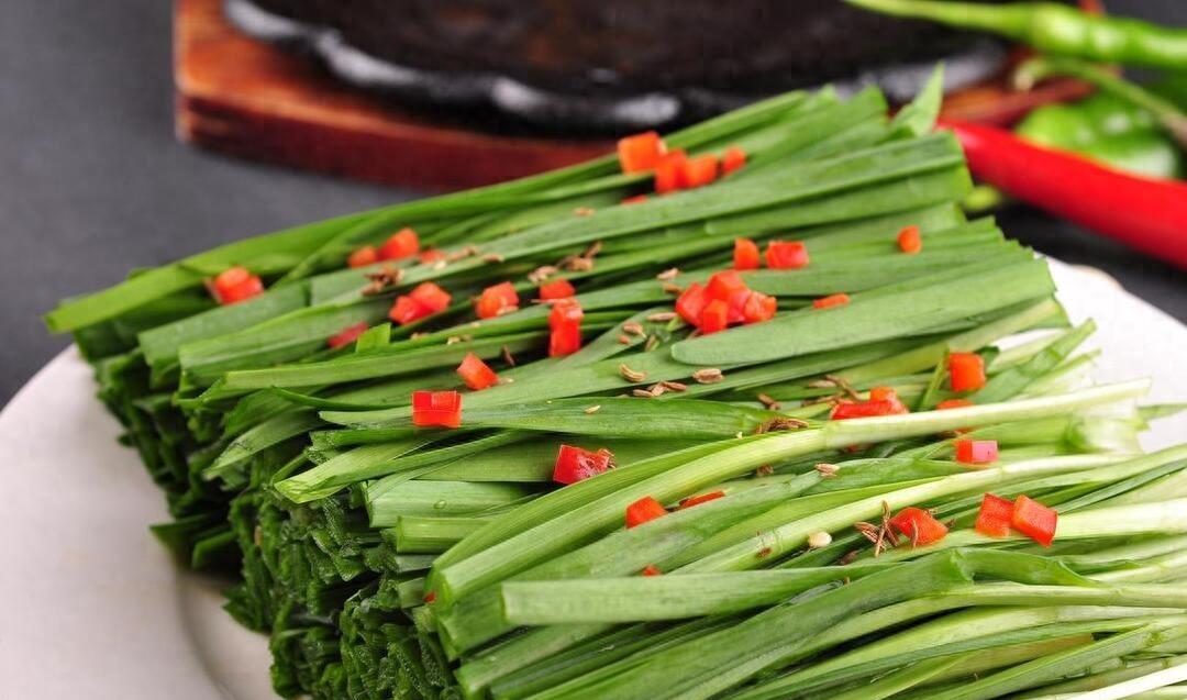 猪肉|餐桌上的“天然洗肠菜”,两元一把,刮油又排毒,随手一炒香喷喷