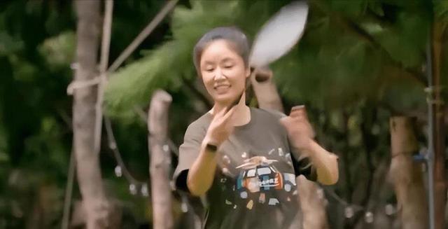 47岁林心如显苍老，素颜出镜似大婶，网友：她还是当年的白素贞吗