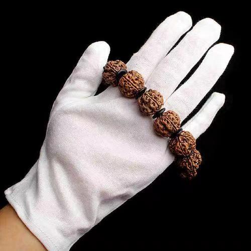 翡翠|行家都说盘文玩手串,都需要佩戴棉质手套,事实真的需要这样吗?