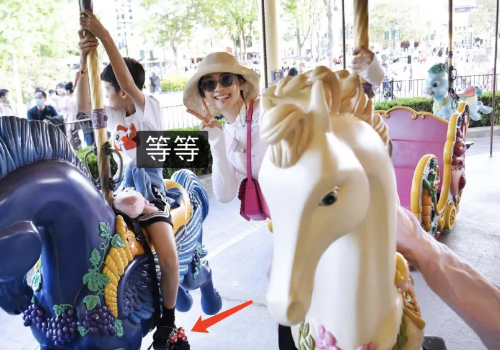 迪士尼|“熹贵妃”孙俪晒一家四口迪士尼度假照，和邓超同框幸福洋溢，打脸婚变传闻