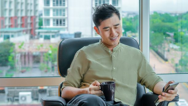 人与人|职场的真正意义在于交往,只有人与人之间的交往才能够产生意义