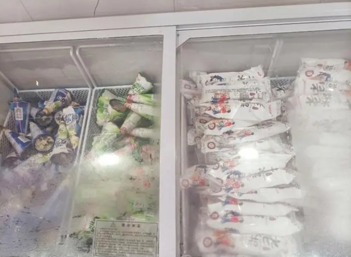 火锅|自助火锅店：三小伙喝光60多瓶饮料！老板惊奇，网友称其\吃喝拼劲十足\