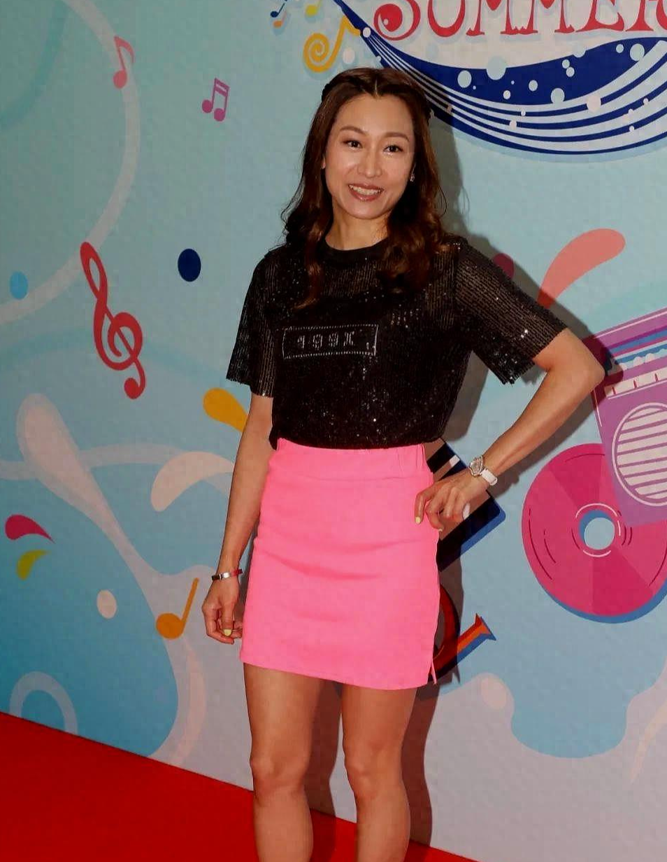 王祖蓝力邀回巢41岁金牌女主持重返TVB，曾被无理减薪弄得哭成泪人