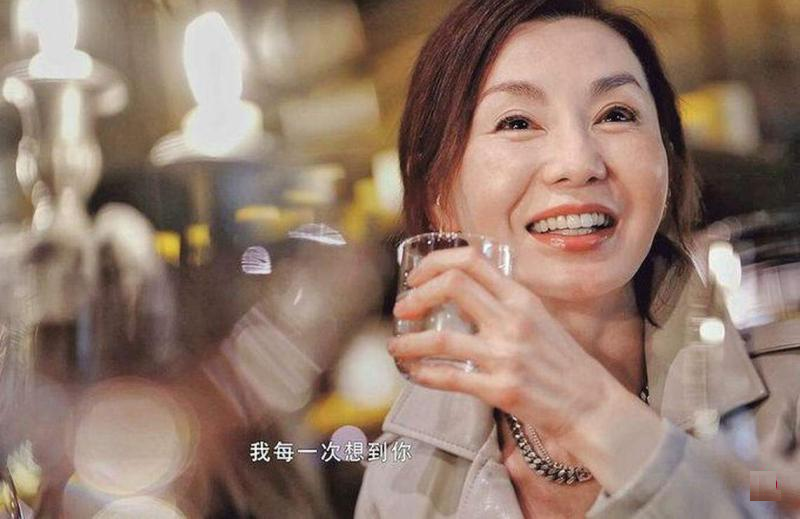 张曼玉“出山”拍广告 强调要爱自己