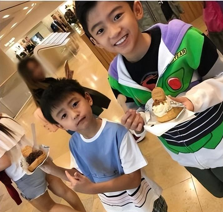 张柏芝包场为小王子庆生，5岁张礼承首露正面照，网友：颜值好高