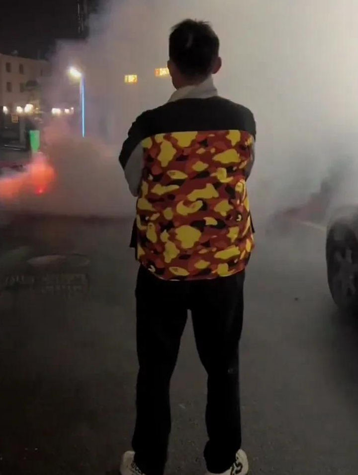 豪宅|林丹带妻儿回农村过年:豪宅内景曝光好气派,6岁儿子像林丹翻版!