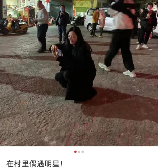 姚晨|姚晨一家回村过年!素颜吃席差点认不出,8岁儿子手举长刀模样俊
