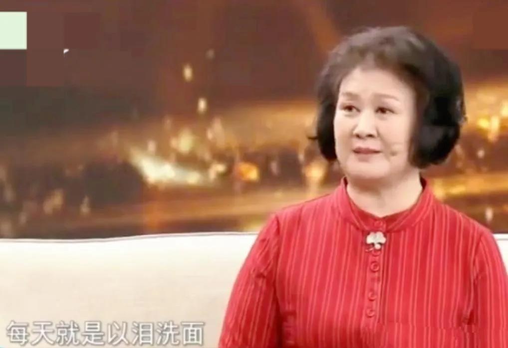 黄晓娟|黄晓娟:37年的婚姻生一子,儿子从不是她的累赘