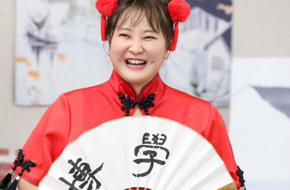贾玲54亿到账, 被爆生子备孕, 暴瘦48斤, 又有腰了