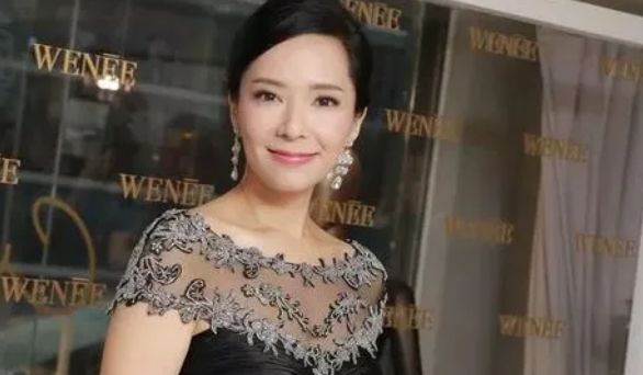 郭羡妮|一个混血港姐沉迷于被骗，差点被封杀