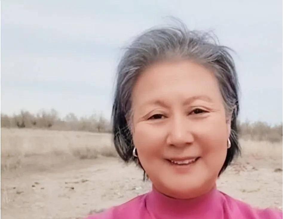 黄晓娟|黄晓娟61岁头发花白,曾登上春晚22次,如今头发花白似寻常老太