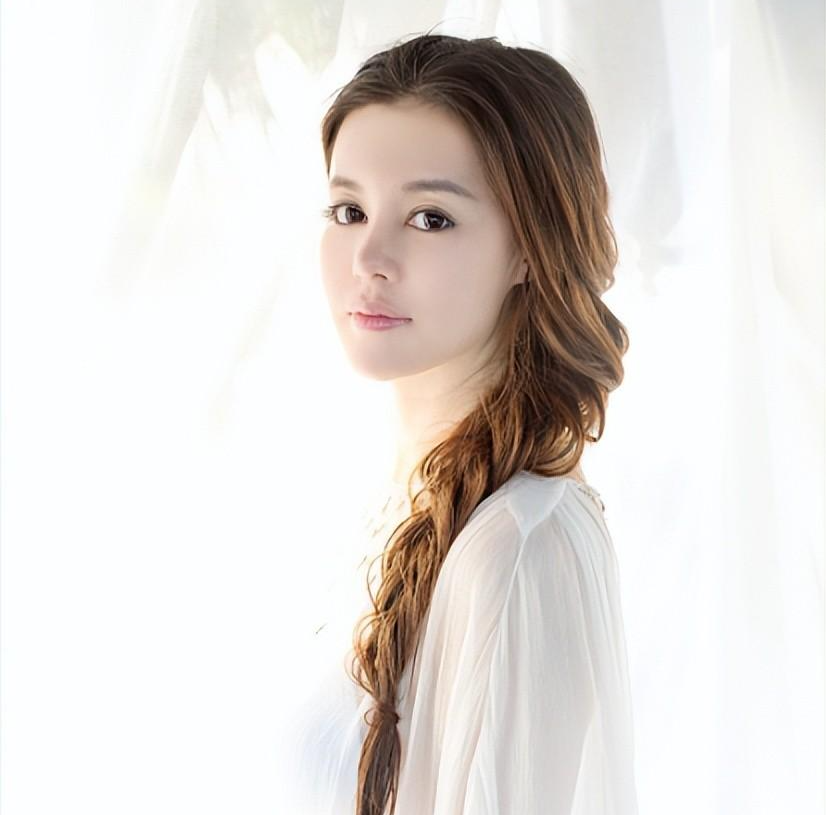 央视|被央视点名，逃税1.47亿的“捞金女王”劣迹斑斑！为啥被一堆人“点赞”？