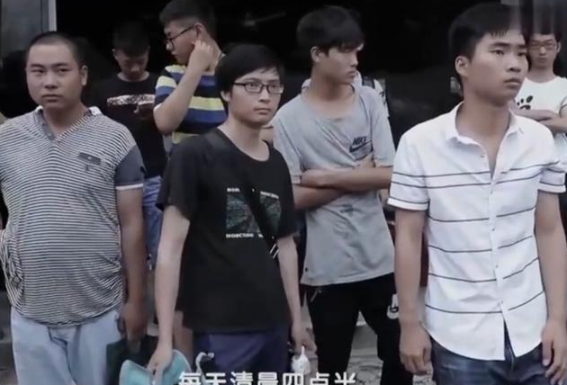 横店20万群演现状:美女泛滥成灾,懒汉光棍遍地,想红想疯了?