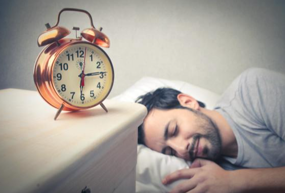 肝脏|熬夜等于“耗命”?长期熬夜,你会有四个变化,3件事能拯救身体