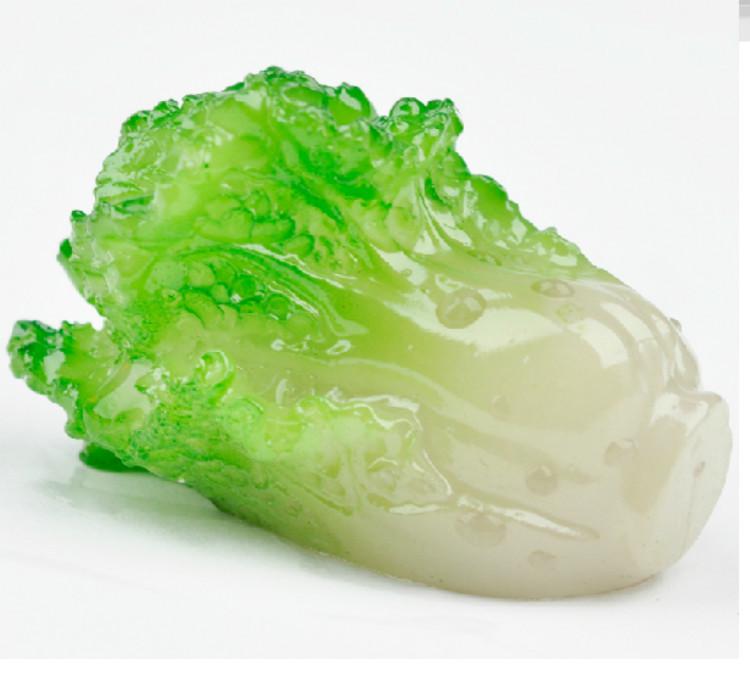 白菜寓意着财源滚滚;白菜可以谐音为"百财",所以有意味财运亨通的意思