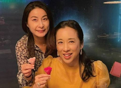 郭晶晶晒合照为63岁婆婆庆生，被网友大赞像闺蜜