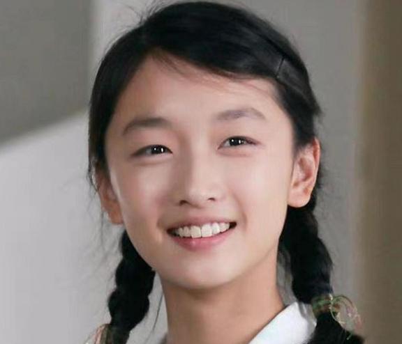 金鸡奖,周冬雨坐在“大佬”堆里,让网友都见到了她的“地位”