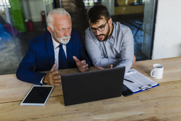 |当年龄成为职场上的劣势，我们应该怎么做？