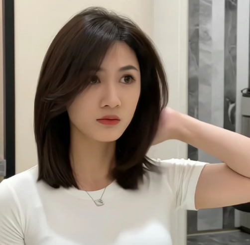 短发 尝试一下齐颈发，洋气减龄，谁剪谁美