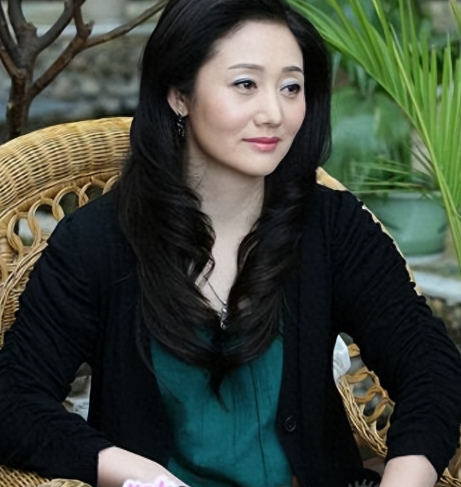 她被琼瑶“下套”欺骗，为拍戏故意堕胎，如今58岁她得到了什么