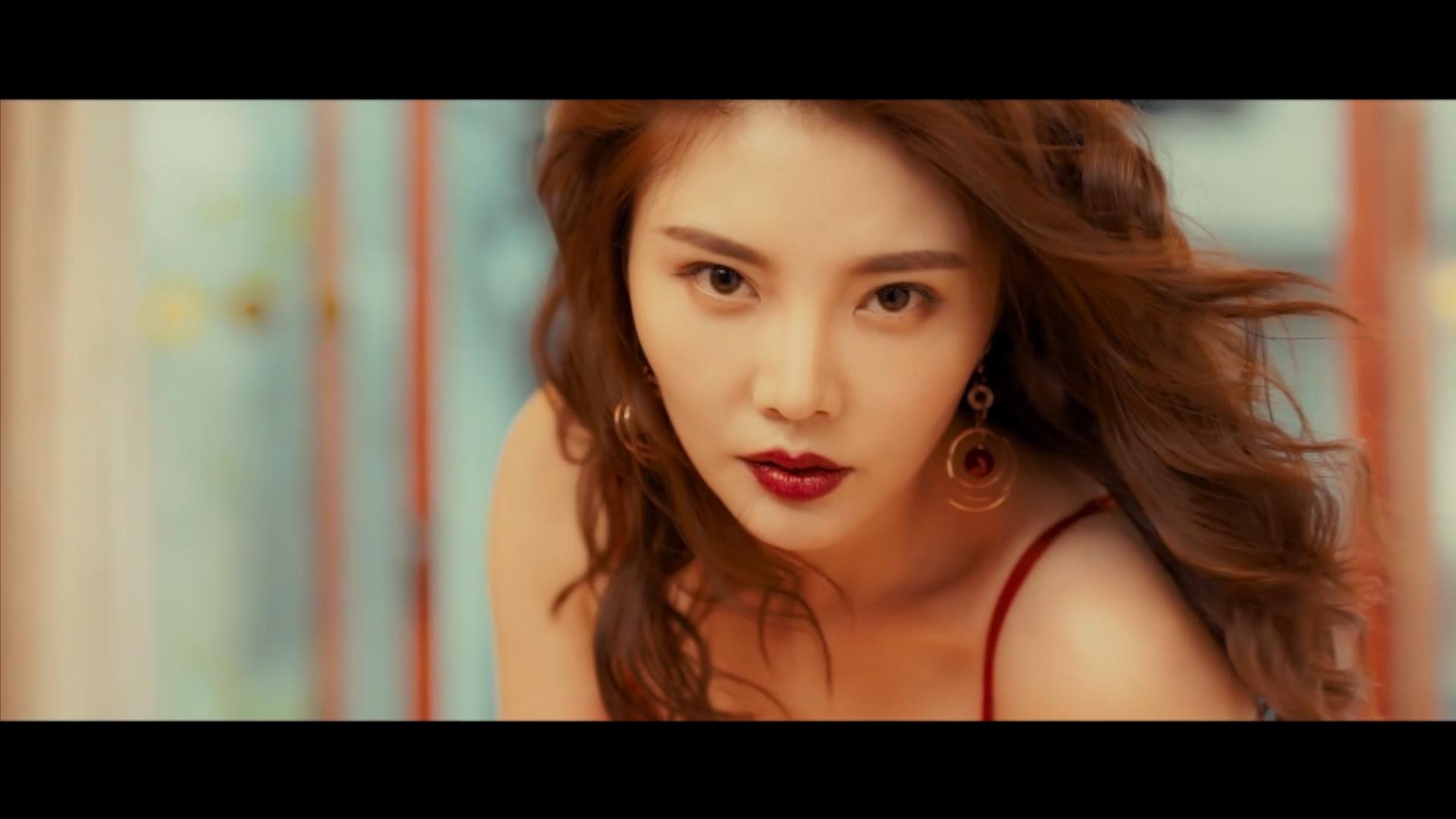 魅影狂花|《魅影狂花》本名叫《女子特别行动》,一看就是一款以女特工为主角的武打片