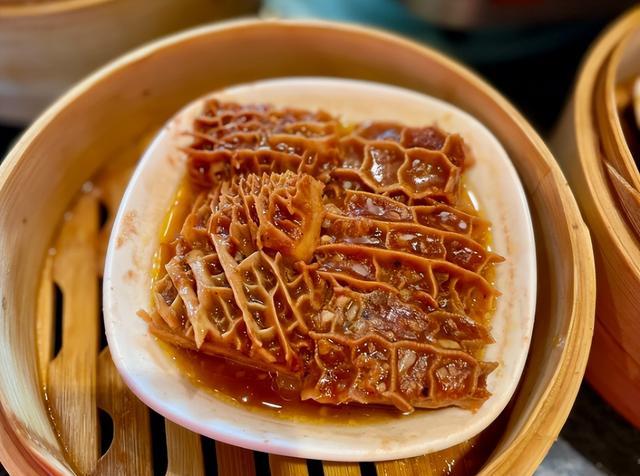 早茶|东北6人在广东吃早茶，晒出菜单引起争议，评论区却一边倒