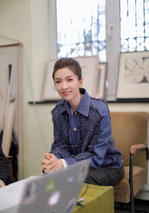 凤凰卫视|凤凰卫视美女朱梓橦,外貌甜美,气质绝佳,端庄大气,气场十足