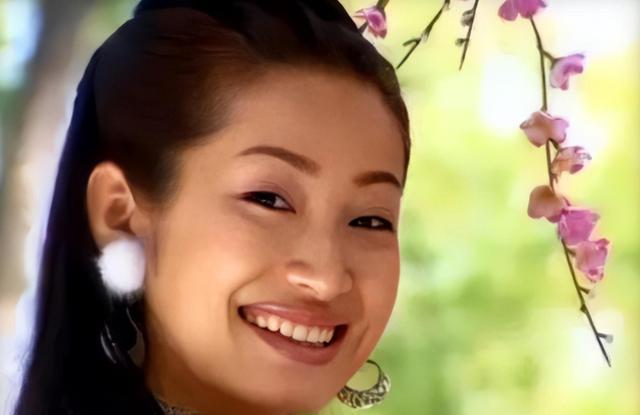 双眼皮别乱割，从景甜到戚薇，这些明星的“后遗症”出来了