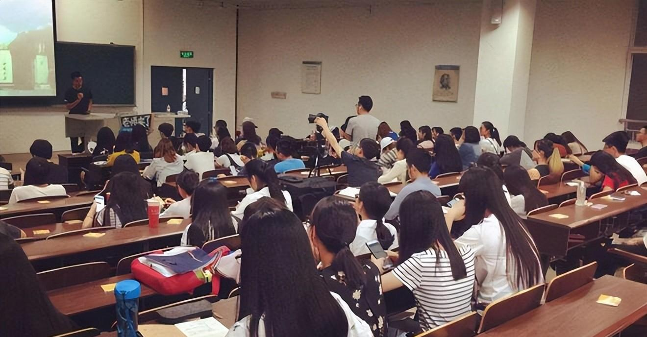 |大学女老师一天接客18人，月赚30万！被抓后称：挣得太多没忍住！