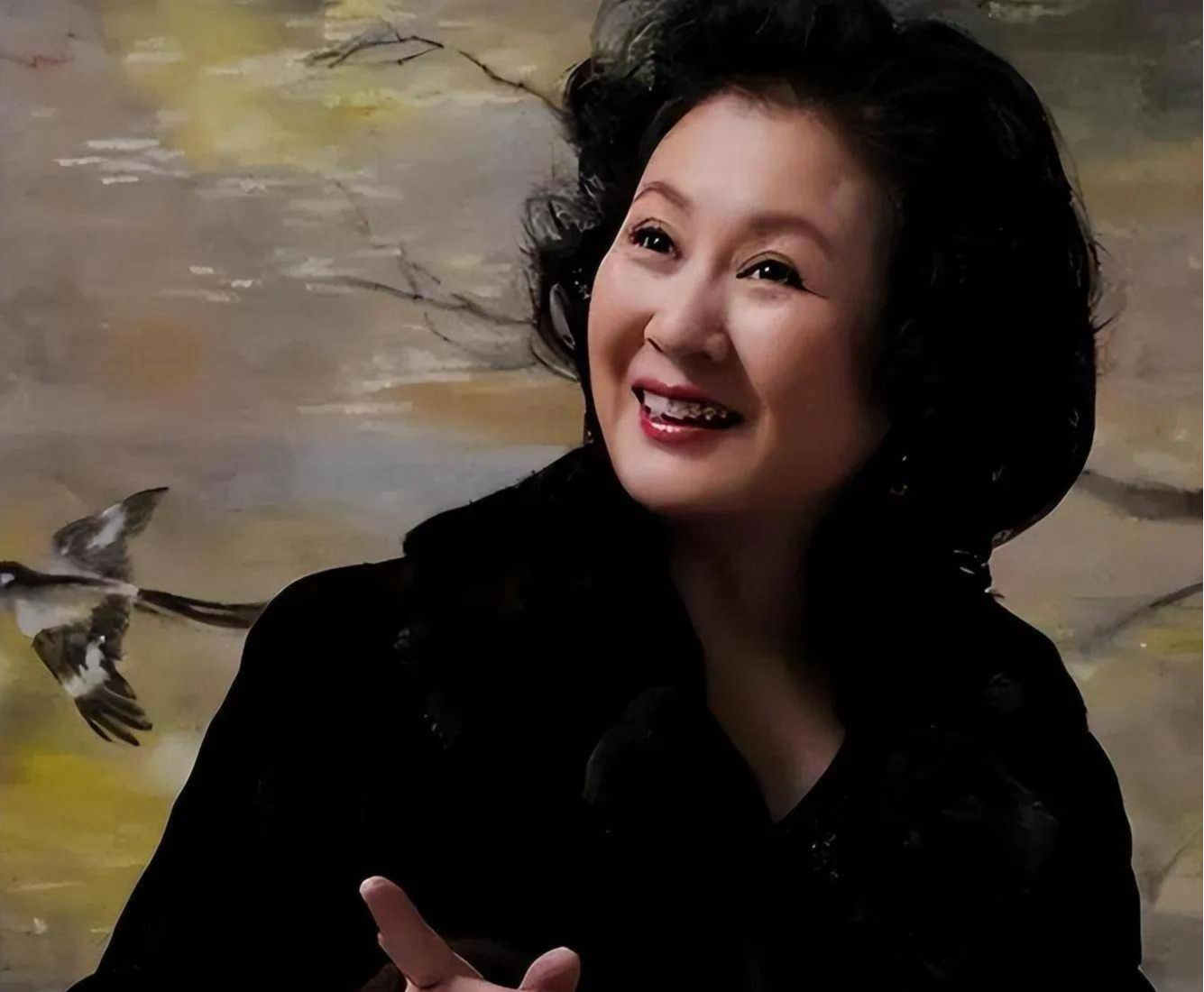 黄晓娟|黄晓娟61岁头发花白,曾登上春晚22次,如今头发花白似寻常老太