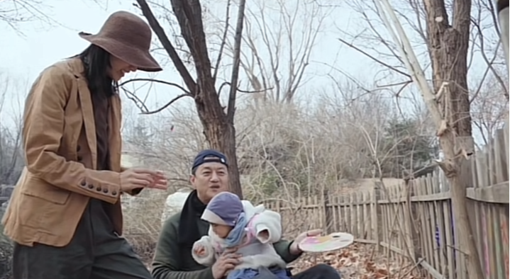 汪小菲|网友直呼作假:明星虚假种地作秀明显,孙俪近万元白鞋下泥地,王艳摘豆角不露手