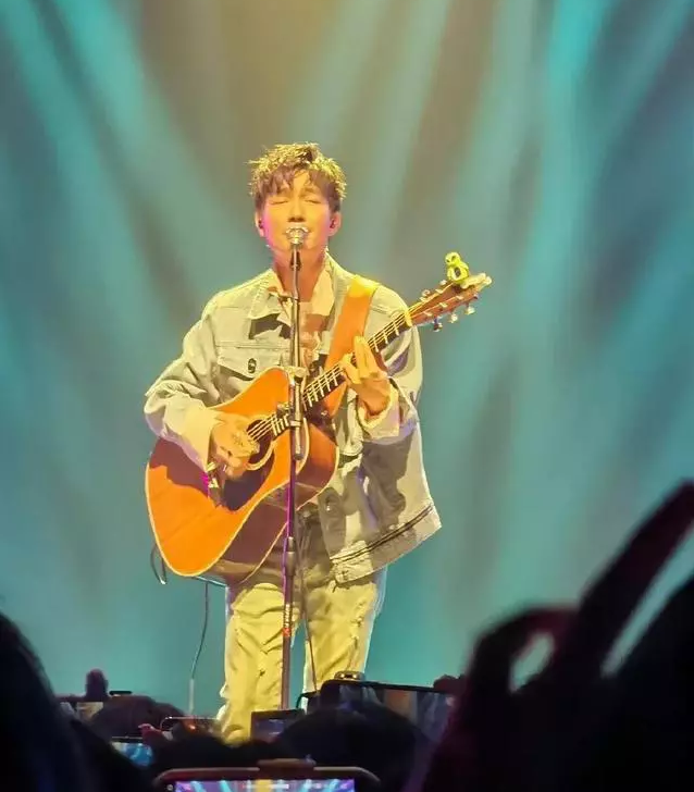 陈楚生|陈楚生首场巡演真的好燃!