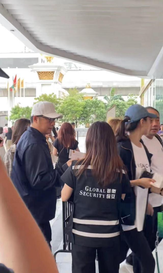 李湘前夫王岳伦,老牛吃嫩草,找了个跟自己女儿年纪相仿的小姑娘