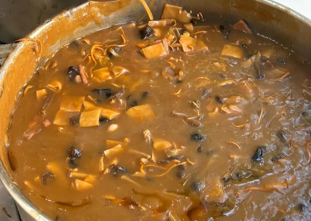 河南|河南五大尴尬美食，本地人的心头爱，外地人看后直摇头：卖相太差