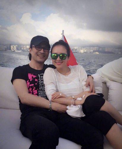 曝顶流夫妻离婚真相！男方婚内出轨，欠10亿赌债，女方看开蚌解压